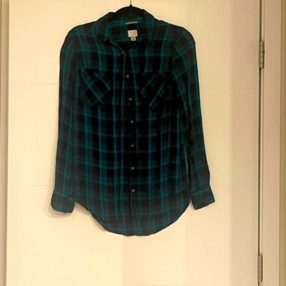 Plaid button down 🤗